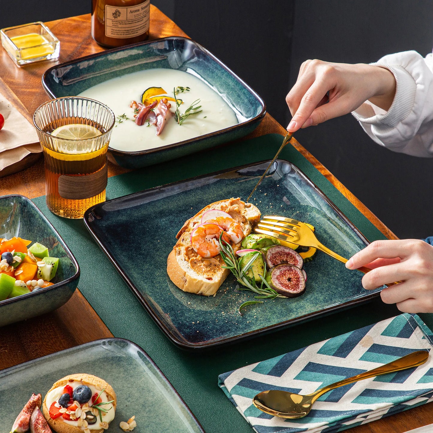 16pcs Square Ceramic Tableware Set for 4 People Kitchen Dinnerware Set