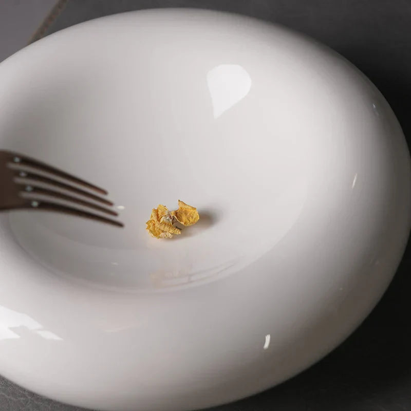 Creative Circular White Ceramic Plate with Double Layer Insulation